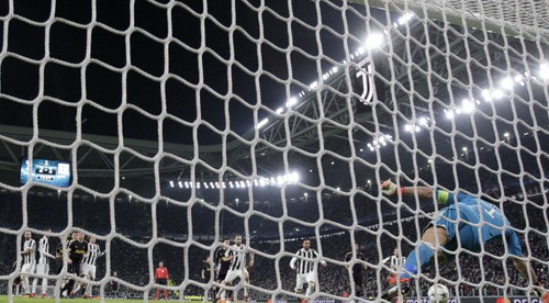 Juventus premárnil náskok s kohútmi, City spláchlo domáci Bazilej