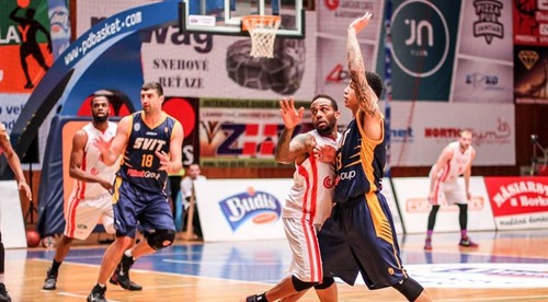 Svit pustil Komárno ku slovu až na konci zápasu