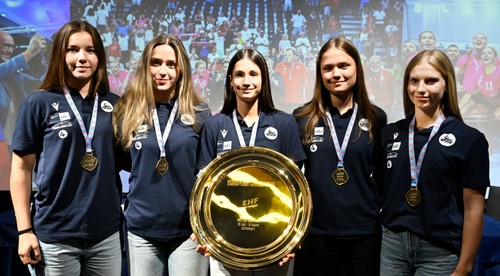 Slovenské kadetky priviezli domov historické zlato