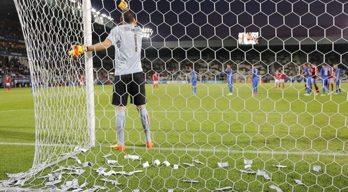 Donnarumma ako Dollarumma. Gólmana zahádzali falošnými peniazmi