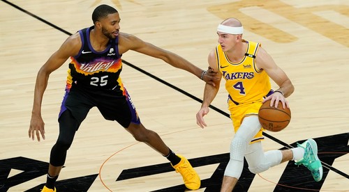 Rozohrávač Lakers letel na dovolenku, našli uňho drogy