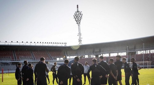 Homofóbia na futbale? Pre pätinu fanúšikov je to v poriadku