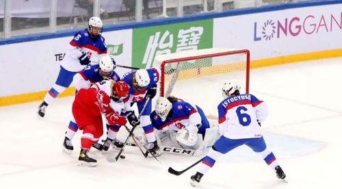 Napodobnia hokejistky mužov? Tlak je teraz na súperkách