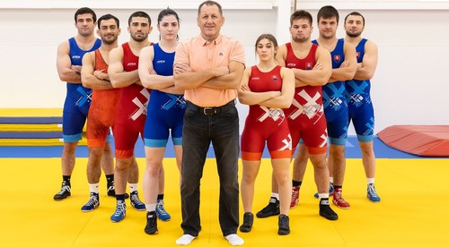 Početnosťou rekordná výprava o týždeň zaútočí na zápasnícke medaily