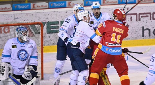 Koniec najvyhrotenejšej série. Nitra zvíťazila v Trenčíne a je v semifinále