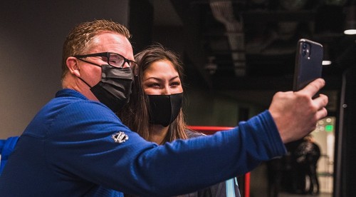 Kustód Vancouveru vďačí fanúšičke Seattlu za záchranu života
