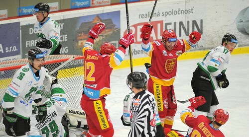Trenčín získal tri body na ľade Nových Zámkov. Vybojoval si štvrťfinále play-off