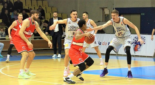 Obraty Rytierov aj Komárna. Obaja postupujú do Final Four
