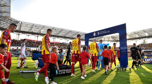 Ekstraklasa sa vracia! Tímy so Slovákmi bojujú o čelo