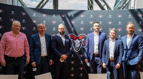 Hokejová Bystrica obnovuje slávu - iskra, hrdosť a rešpekt