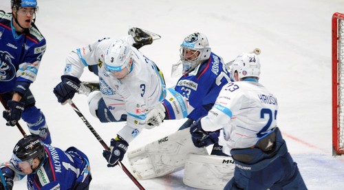 V súboji tabuľkových susedov zvíťazil Poprad na nitrianskom ľade