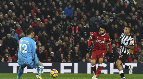 Liverpool nad ich sily. Newcastle prvýkrát s Dúbravkom prehral