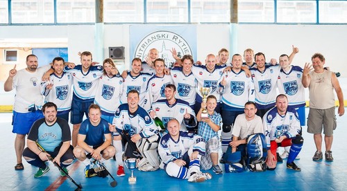 Hokejbalový turnaj fanúšikov vyhrala domáca Nitra