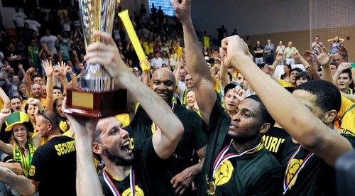 Nečakaný útok zospodu - levický premiérový basketbalový titul