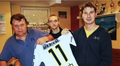 Svetový futbalový dres v masérskej šatni!