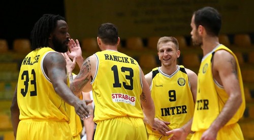 Inter prvý raz vedie nad Prievidzou, Komárno padlo v Košiciach