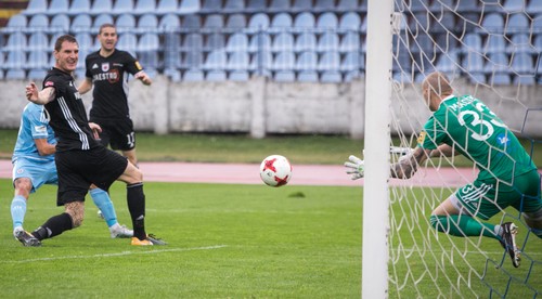 Slovan stále nezdolaný. Chuť prehry neokúsil ani s Liptákmi