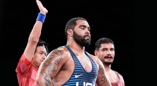 Olympijského šampióna v zápasení to ťahá do UFC