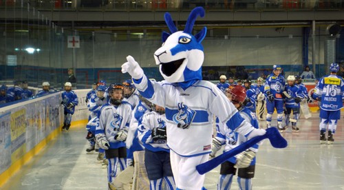 Maskot klubu Kamko zažil pred zápasom so Zvolenom svoj krst