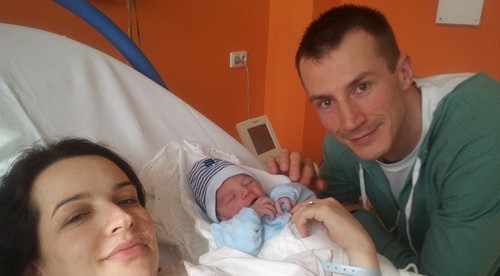 Romanovi Tvrdoňovi sa narodil synček Adamko