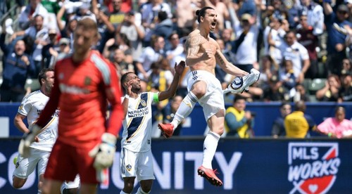 Mohol sa Zlatan v debute takto predviesť? A to sme vraj ešte nič nevideli