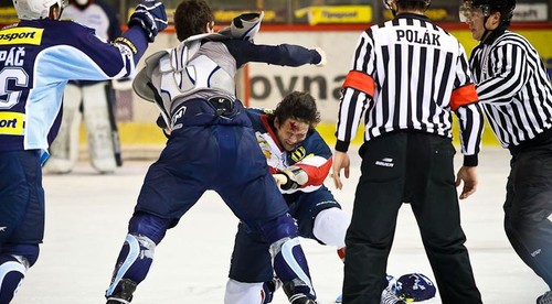 Nitra s troma bodmi, Bača s víťazstvom