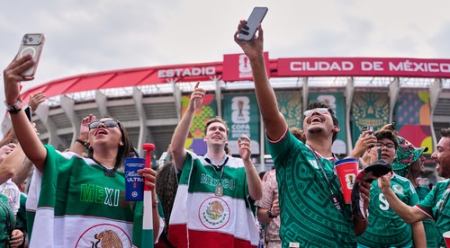 Trúbky, bubny aj ohňostroje. Mexickí fanúšikovia chceli pripraviť Ekvádor o spánok