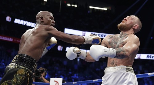 Reputácia boxu ostáva nedotknutá, McGregora uchránil rozhodca v 10. kole