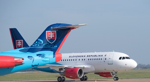 Do dejiska odletí 26 hráčov, vo Švédsku sa pripoja Sýkora s Moškom