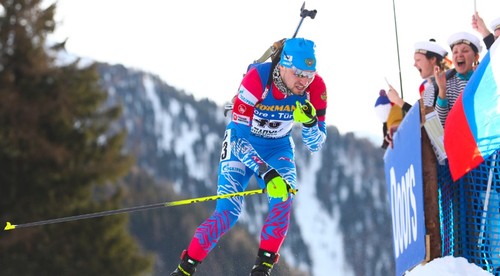 Ruských biatlonistov zobudila polícia. Hľadala doping