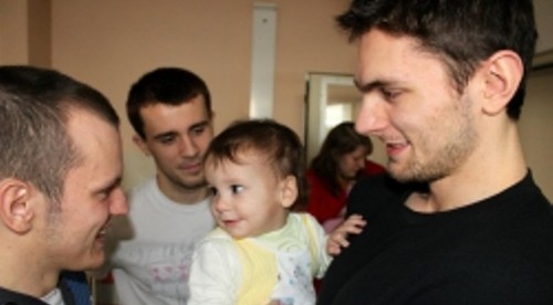 Darčeky malým pacientom od zvolenských hokejistov