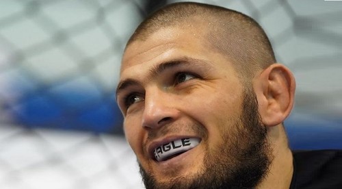 Nurmagomedov bojoval len raz. Viacerých pobúrilo jeho ocenenie