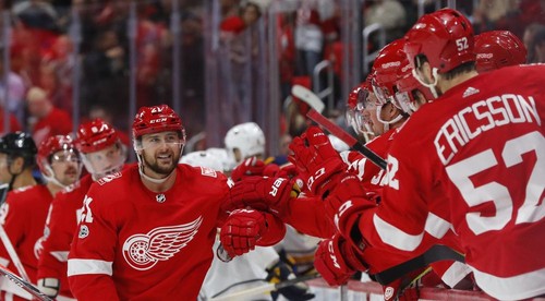Tatar s víťazným gólom proti Buffalu, Bobrovskij v kurze