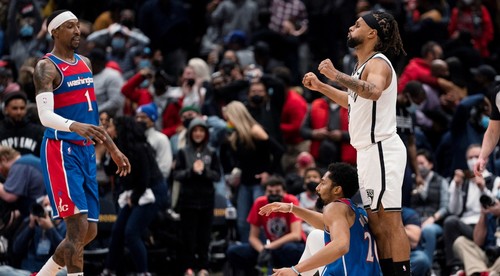Asistent trénera v NBA zachytil prihrávku súpera. Dostal pokutu