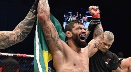 UFC rozhodca dostal vyhadzov ešte počas eventu
