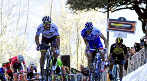 Cyklistika sú niekedy veľké šachy. Sagan plače na zlom piesočku