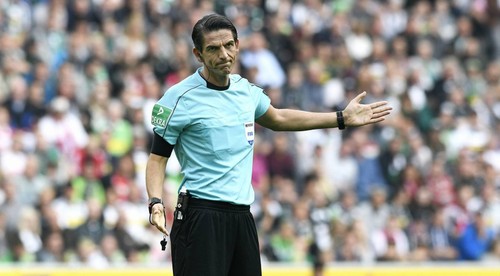 UEFA bude trestať za svetlice. Jedna skoro trafila rozhodcu