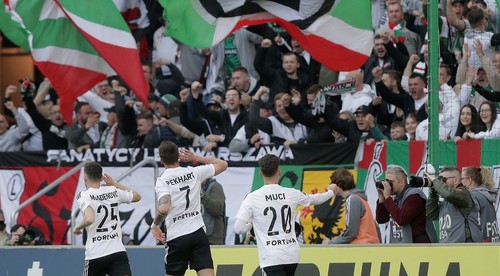 Poľsko už má šampióna. Šestica Slovákov ešte bojuje o Európu