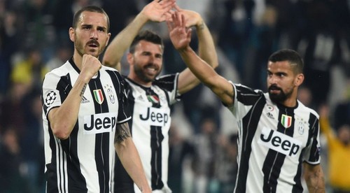 V Serie A obhajcom Juventus. Vysoké ambície majú aj Hamšíkovci a Škriniarovci