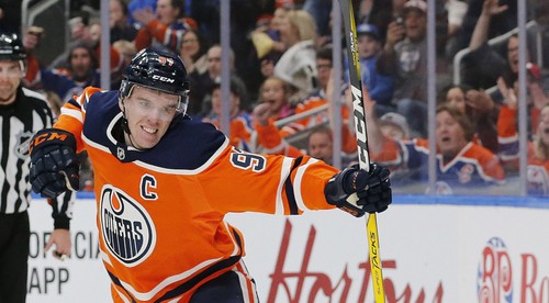 Hviezdny Olejár McDavid poslal čiarového rozhodcu na vyšetrenie do nemocnice