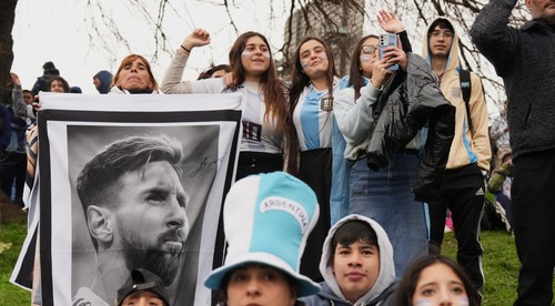 Messiho návrat domov pritiahol pozornosť verejnosti