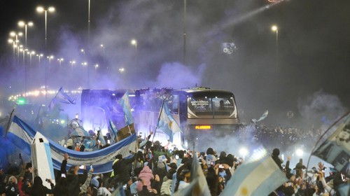 Oslavy návratu národného tímu v Argentíne napriek finálovej prehre