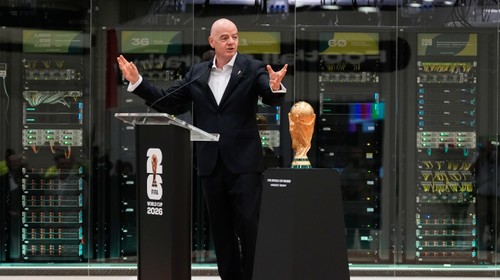 Horúčavy a zákaz vlastných fliaš s vodou? Rozhodnutie FIFA vyvolalo kritiku