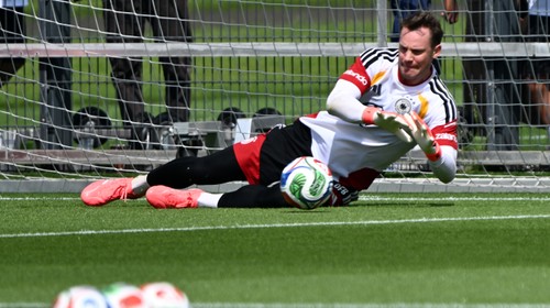 Neuer priznal, že nerozumie slangu mladších spoluhráčov