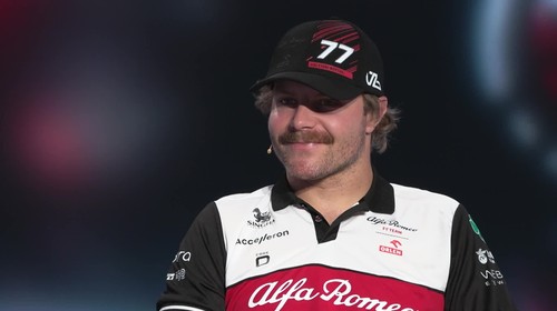 Bottas vymenil monopost za bicykel, na VC Singapuru dorazil po 420 km