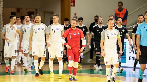 Futstalové mužstvo v kvalifikácii v prijateľne zloženej skupine
