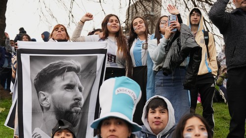 Messiho návrat domov pritiahol pozornosť verejnosti