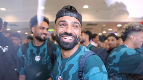 VIDEO: Salah pristál v Turecku. Tisíce fanúšikov ho čakalo na každom rohu