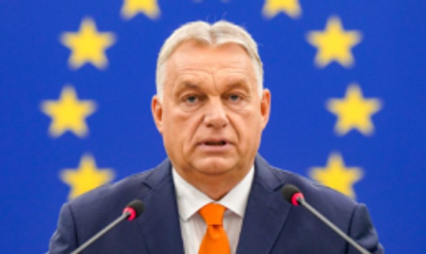 Politico: EÚ sa pripravuje aj na prípadné ďalšie Orbánovo víťazstvo