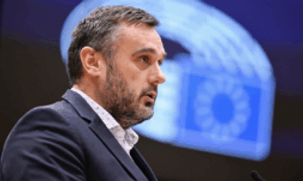Michal Wiezik: Nedá sa oslavovať koniec vojny po boku niekoho, kto ďalšiu vojnu v Európe rozpútal a už piatym rokom živí